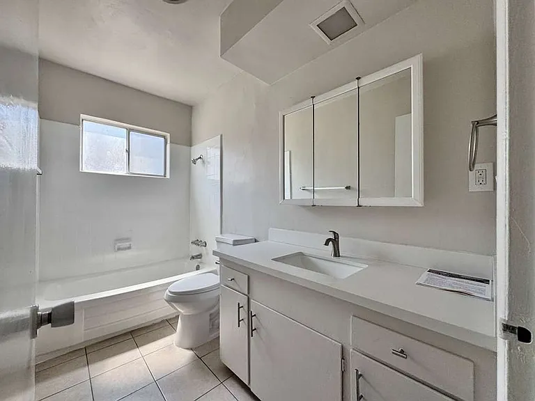 731 N Azusa Ave — Photo 10
