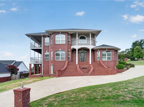 185 Grand Vista Dr, Russellville, AR 72802
