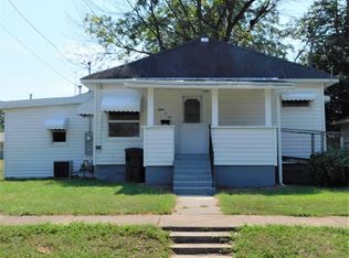 806 E Washington St, Christopher, IL 62822