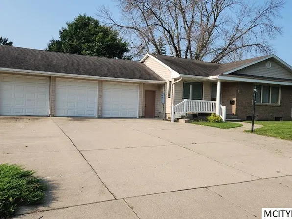 813 4th St SE, Mason City, IA 50401