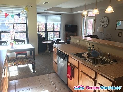 1st image of 825 Berry St APT 202