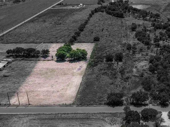 1048 Holder Rd, Forreston, TX 76041