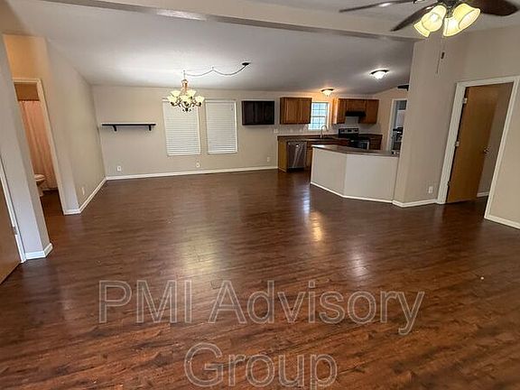 4th image of 1727 SW Mission Ave