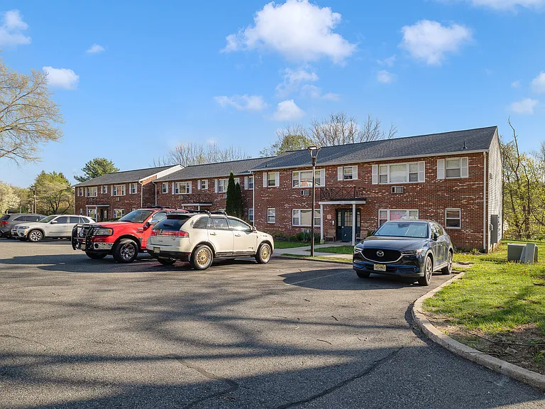 1 Parkside Ct #17 — Photo 19