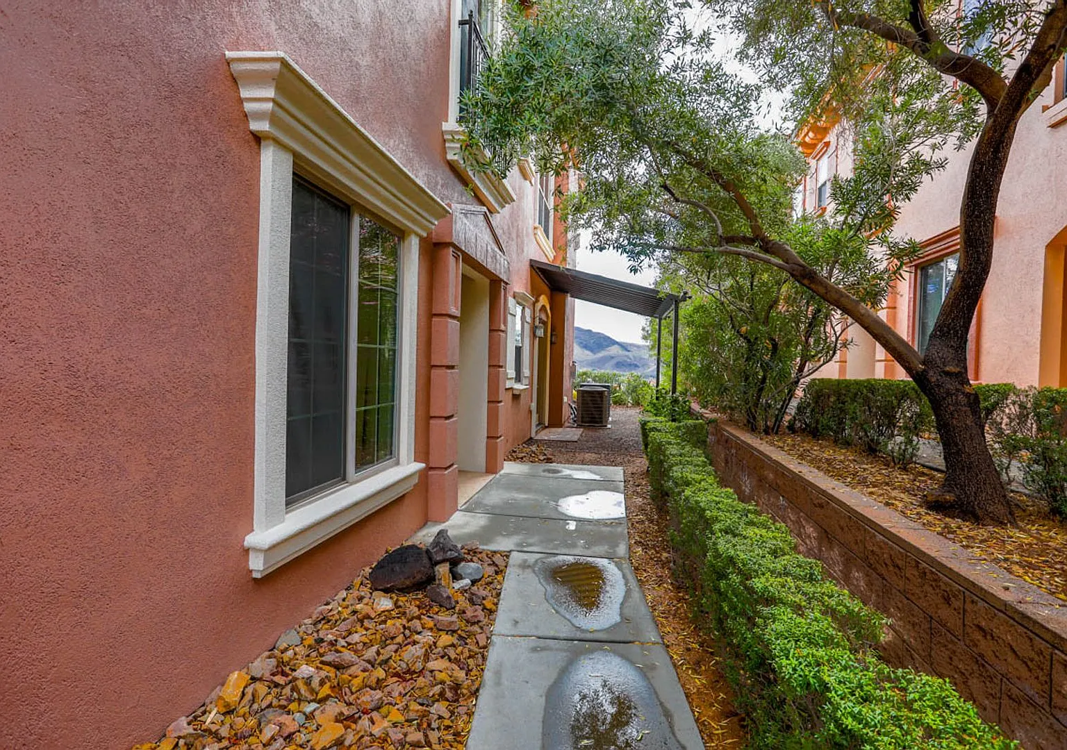 Lake Las Vegas 1st Floor Condo With Stunning Views And Garage — Photo 4