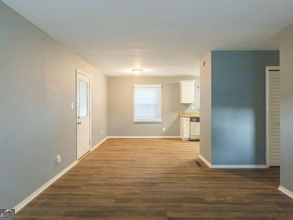 4th image of 3597 Fairlane Dr NW