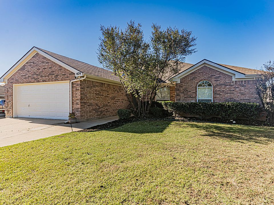 1st image of 409 Willow Creek Dr