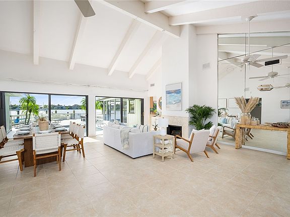 4th image of 705 Harbour Dr