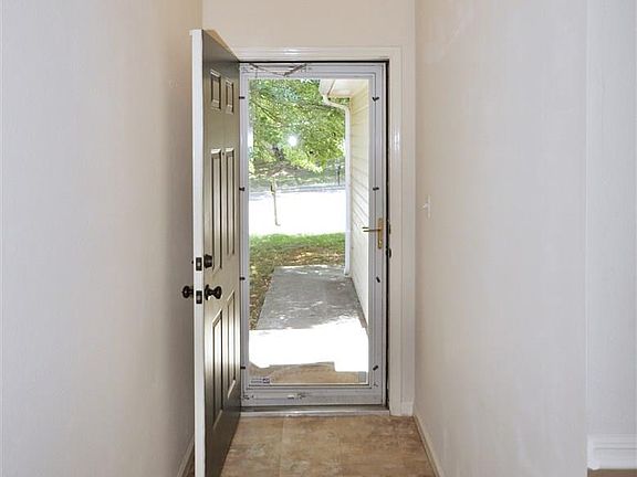 3rd image of 110 River Oaks Dr