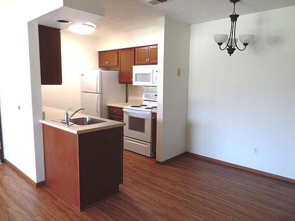Kitchen/Dining Area