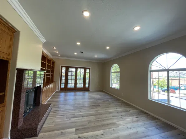 9440 Wentworth St, Sunland, CA 91040