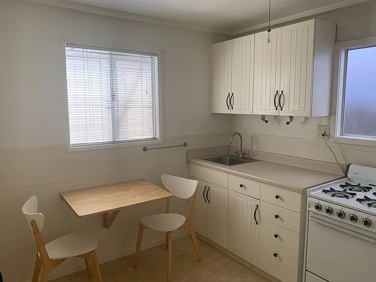 310 E Balboa Blvd — Photo 2
