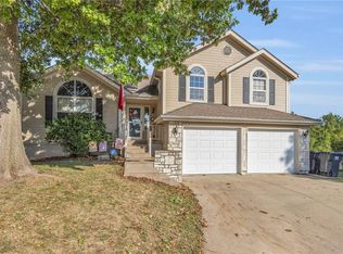 732 NE Hunters Rdg, Lees Summit, MO 64086