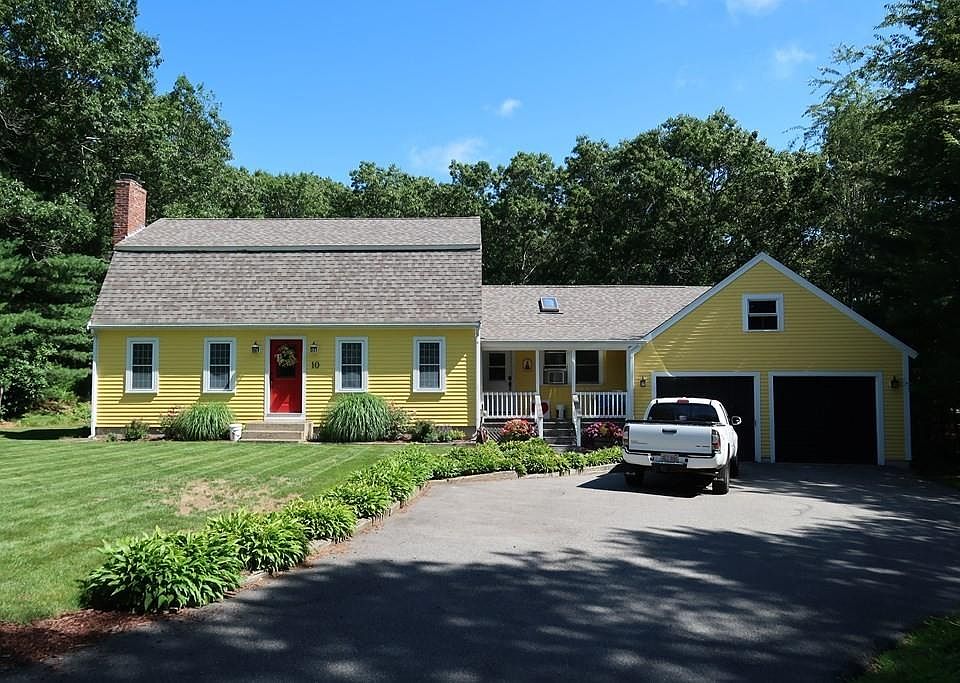1st image of 10 Duck Hill Ln