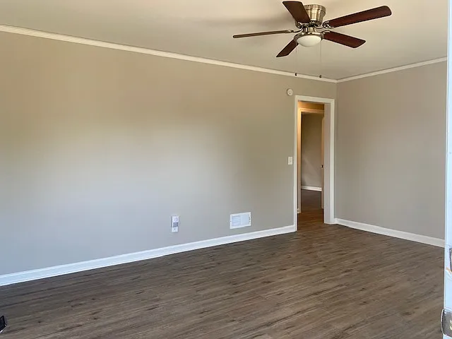 824 53rd St — Photo 3