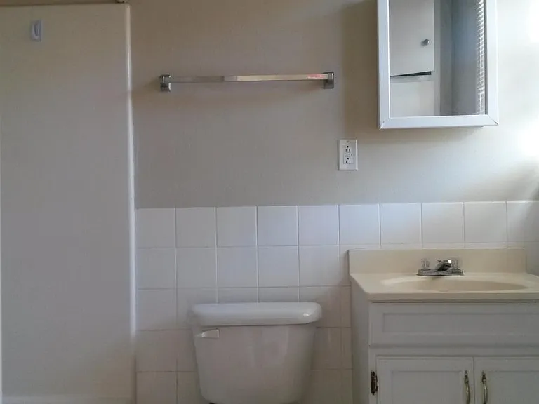 1209 Burdette St — Photo 3