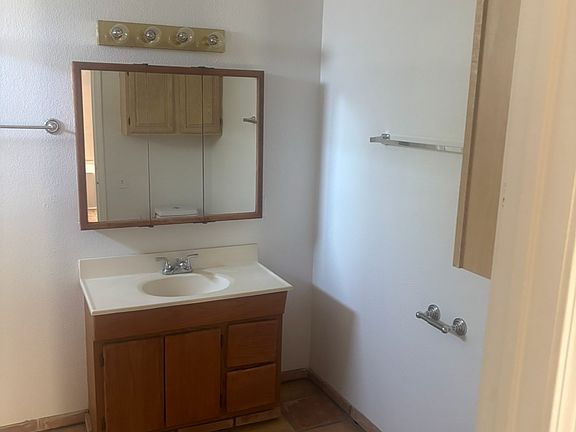 4th image of 68125 Alva Ct #B