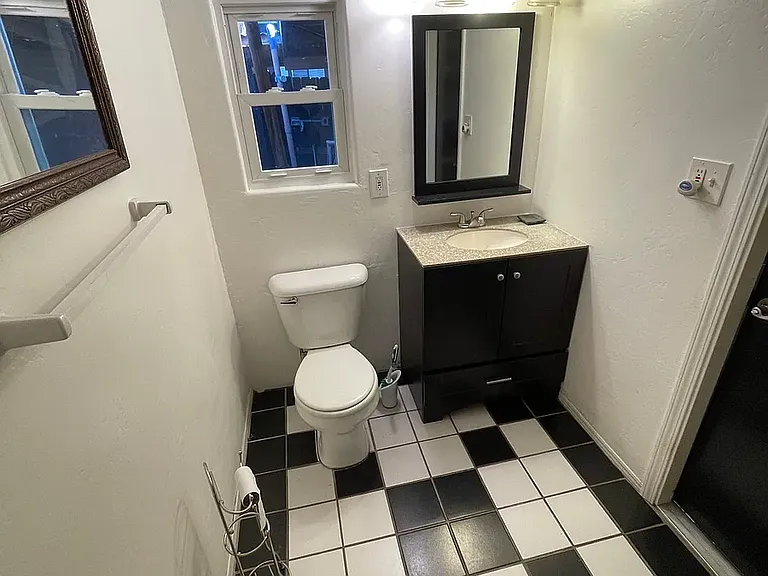 313 E Calle Arizona — Photo 16