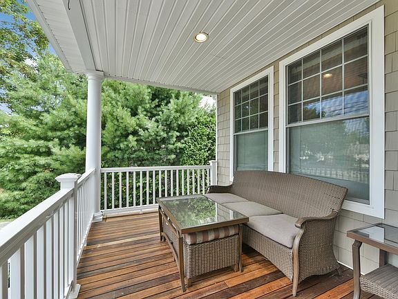 3rd image of 60 Ivy St