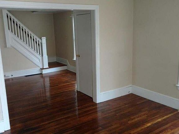 2nd image of 439 Bayard St S