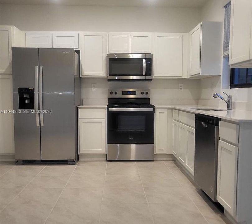 1st image of 453 NE 13th St #453