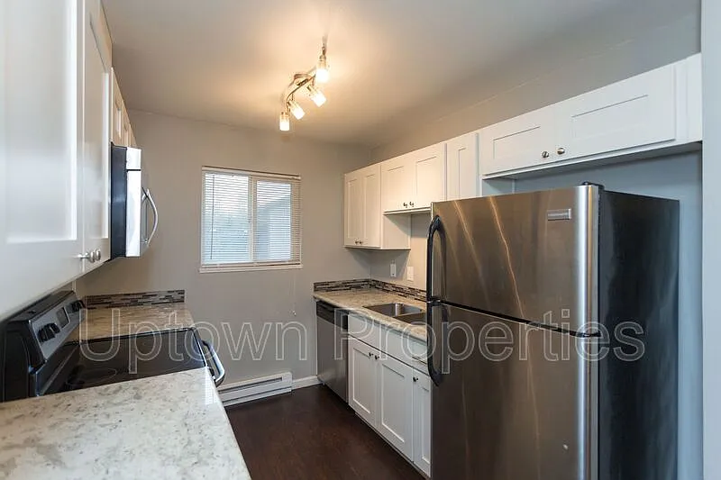 2 bed, 1.0 bath, 768 sqft, $1,295 — Photo 3