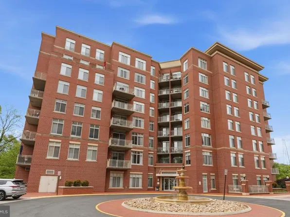 4480 Market Commons Dr Unit 205, Fairfax, VA 22033