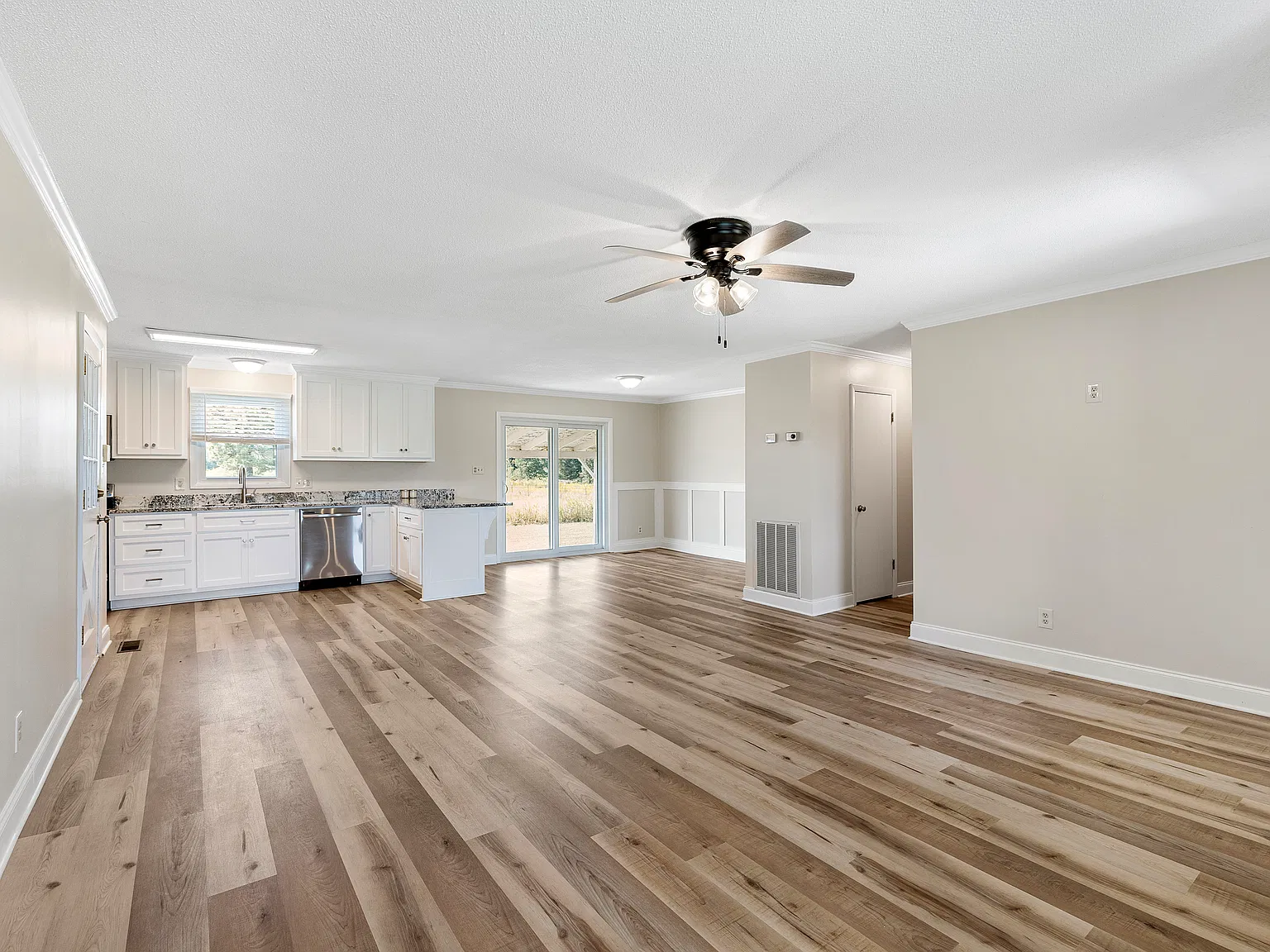 3 bed, 1500 sqft, $1,500 — Photo 2