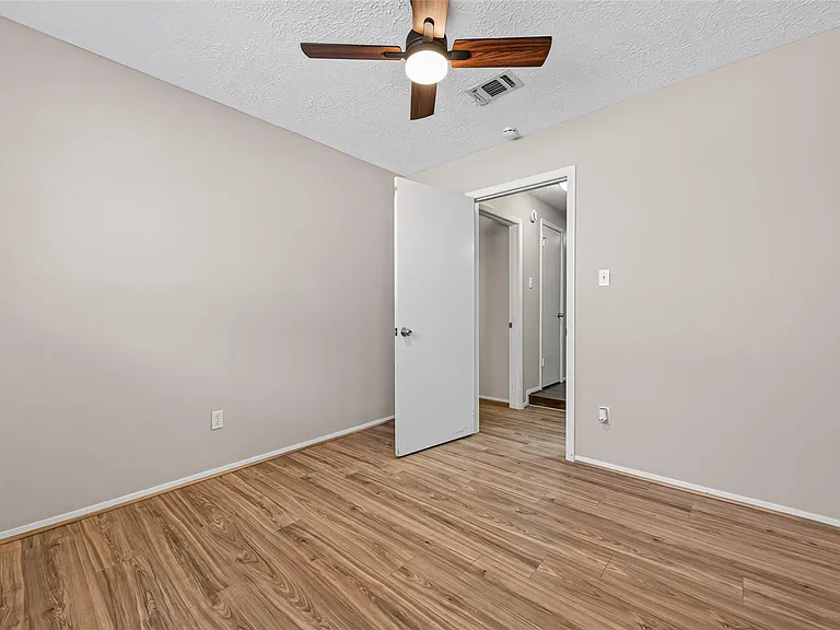 5346 King Richard Dr — Photo 15