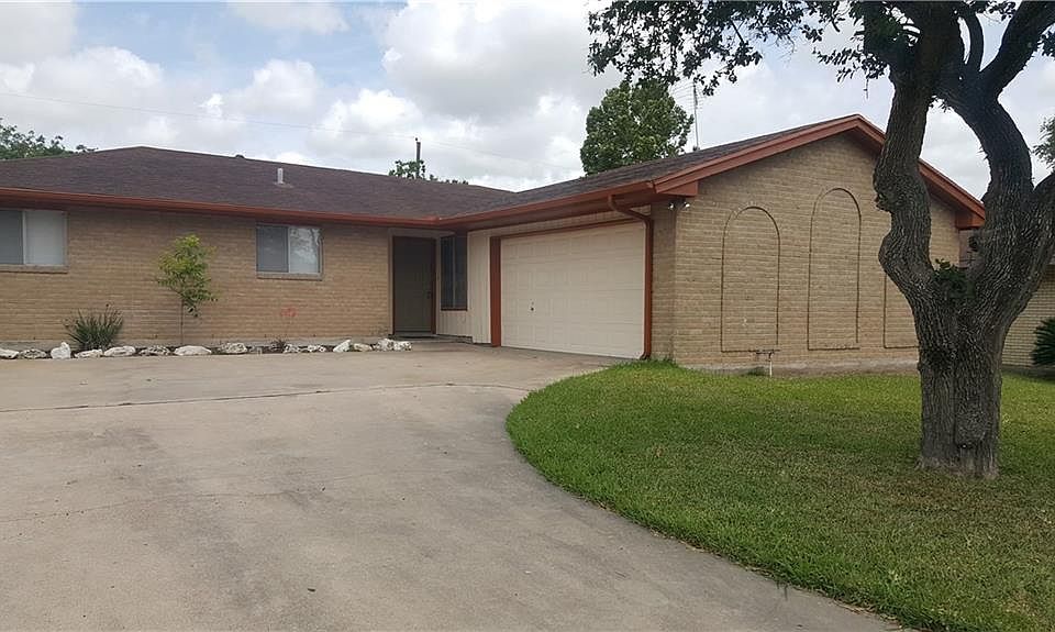 1st image of 1041 Comal St