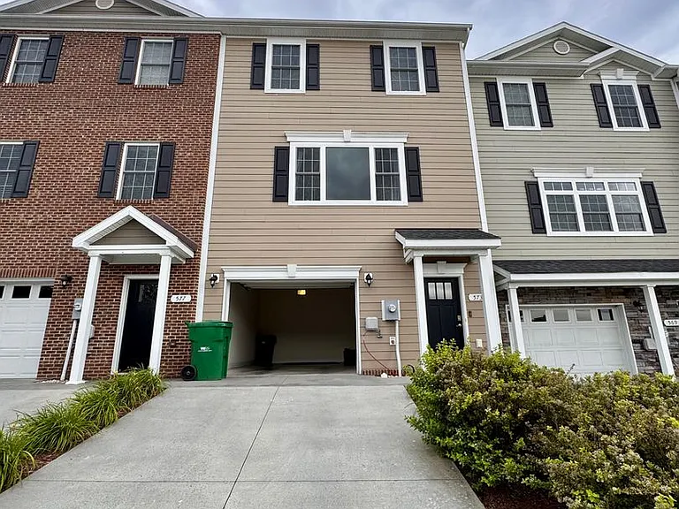 573 Spring Oaks Dr — Photo 2
