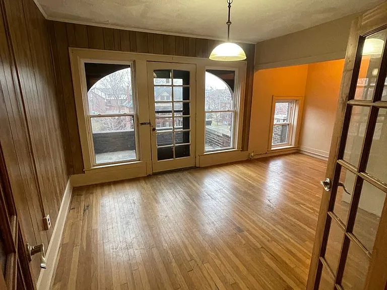 506 Kirby St E — Photo 4