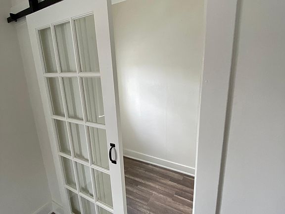 5th image of 1117 Logan St