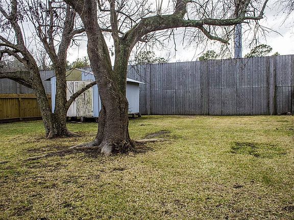 3rd image of 7827 Bunker Wood Ln