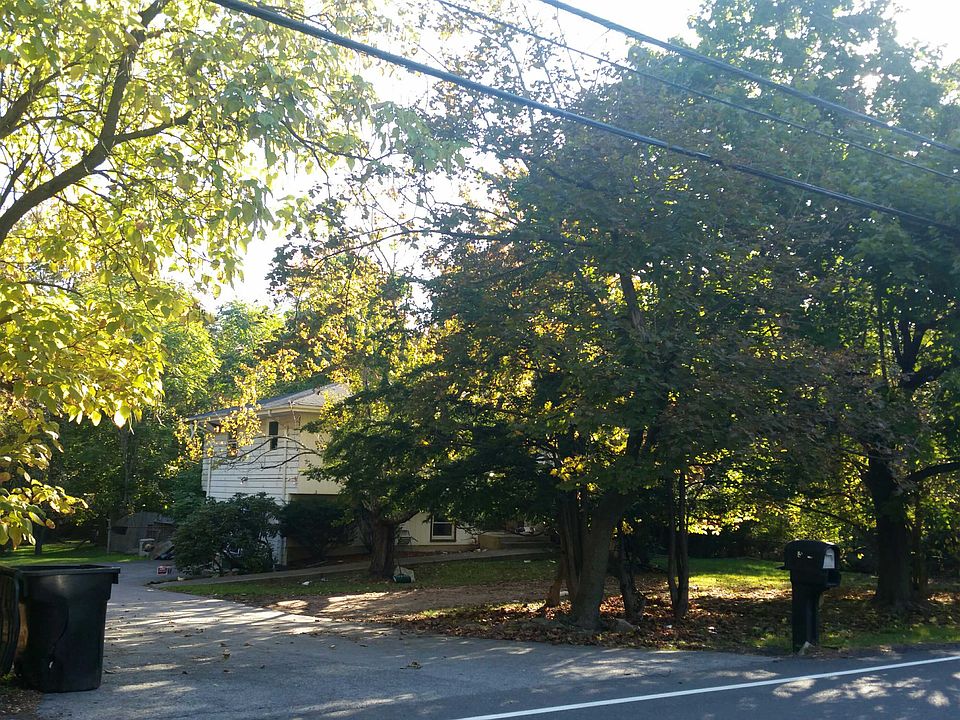 2nd image of 334 Route 306