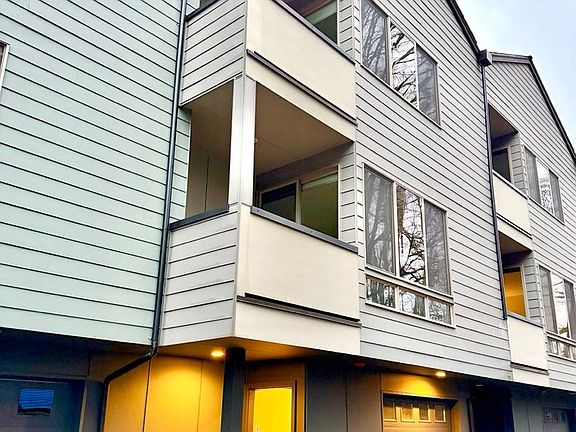 4th image of 18529 Ashworth Ave N Unit B1