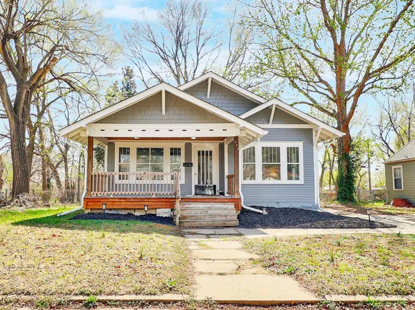 233 E Columbia Ave, Augusta, KS 67010