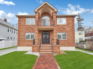 19615 42nd Rd, Flushing, NY 11358