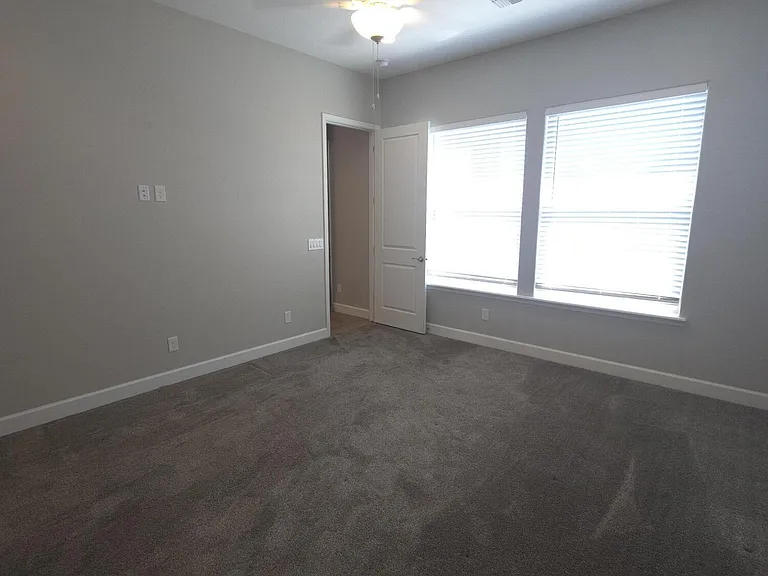 5605 N 189th Dr — Photo 13