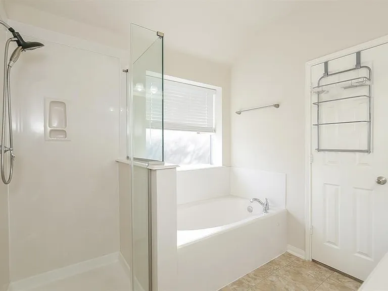 11414 Ryan Manor Dr — Photo 15