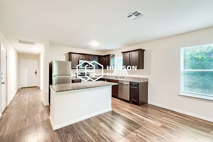 608 Preston St — Photo 5