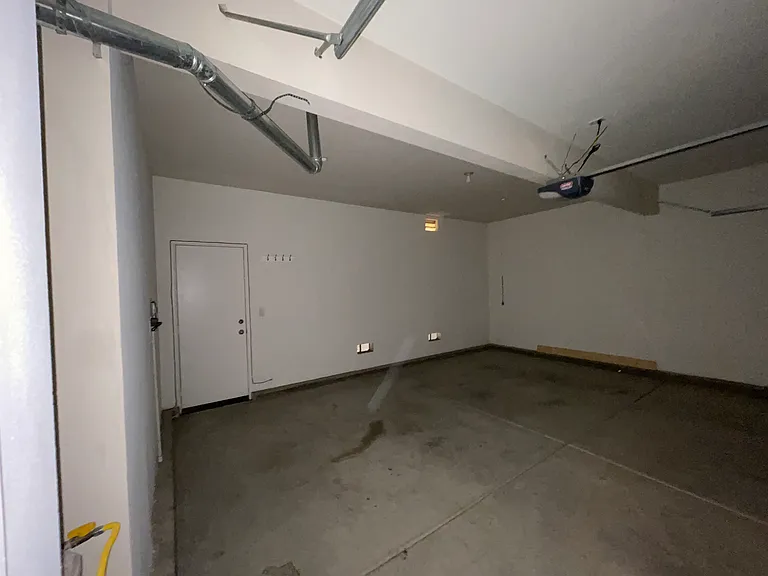 57 Crocus St — Photo 22