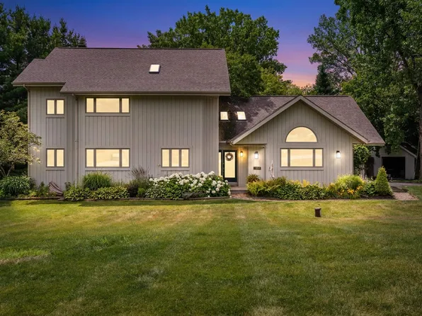 N5020 Summit Dr, Fond Du Lac, WI 54937