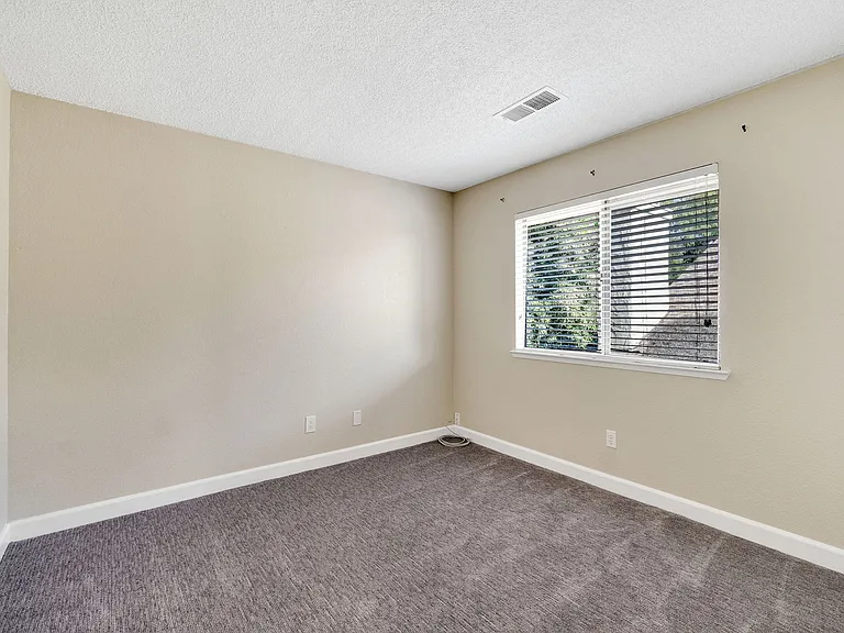 6733 N Warren Ave — Photo 29