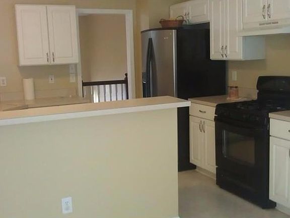 5th image of 221 Eagle Glen Way