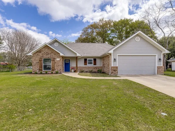 907 Royal Dr, Kaufman, TX 75142