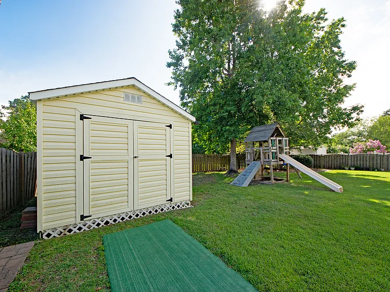 1112 Huff Dr — Photo 33