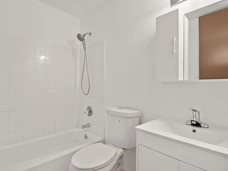 Cond Boulevard Del Rio Apt C204 — Photo 24