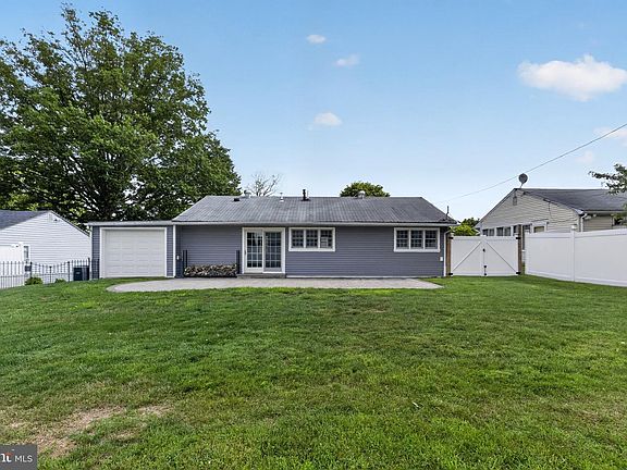 5th image of 218 Tewksbury Rd