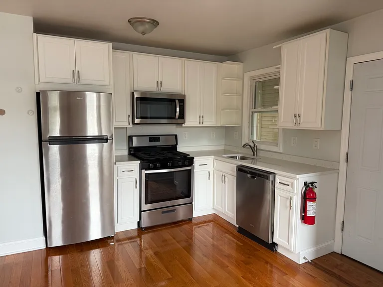 25 Pine St #27B — Photo 5